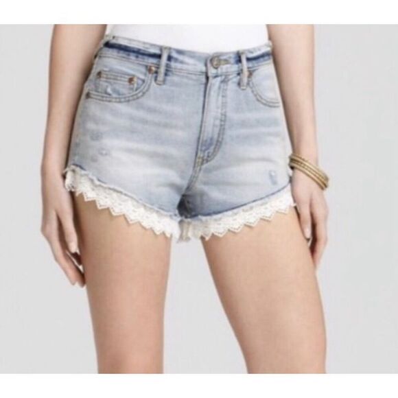 Free People Lacey Cutoff Shorts Size 26 Light Wash Distressed High-Rise Lace Hem - Picture 9 of 10